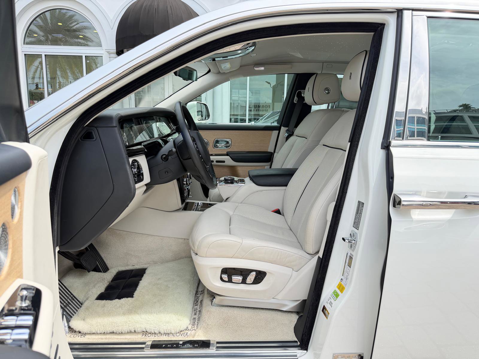 Used 2019 Rolls-Royce Phantom Sedan RWD image 31