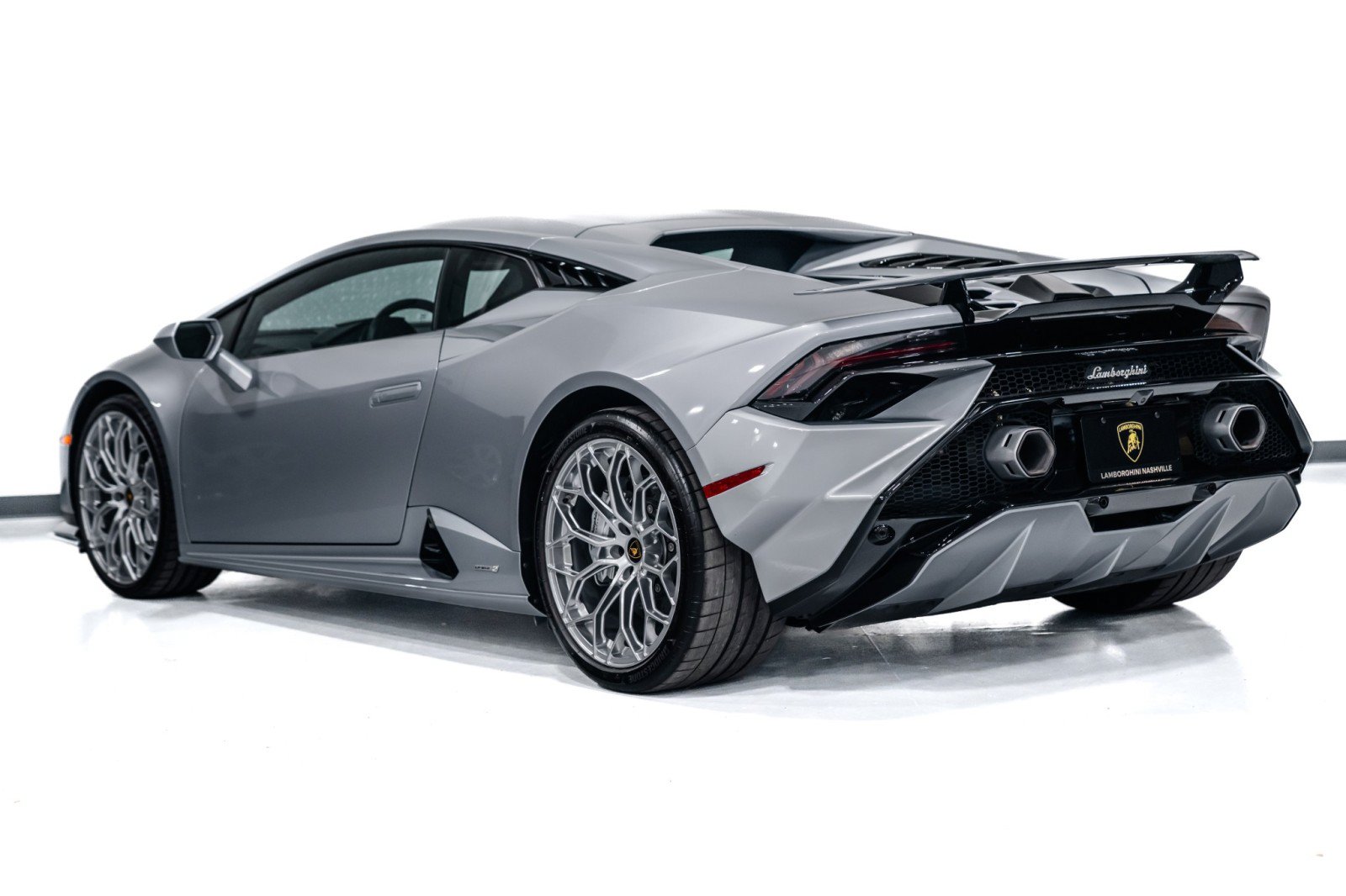 Used 2023 Lamborghini Huracan Tecnica RWD image 5