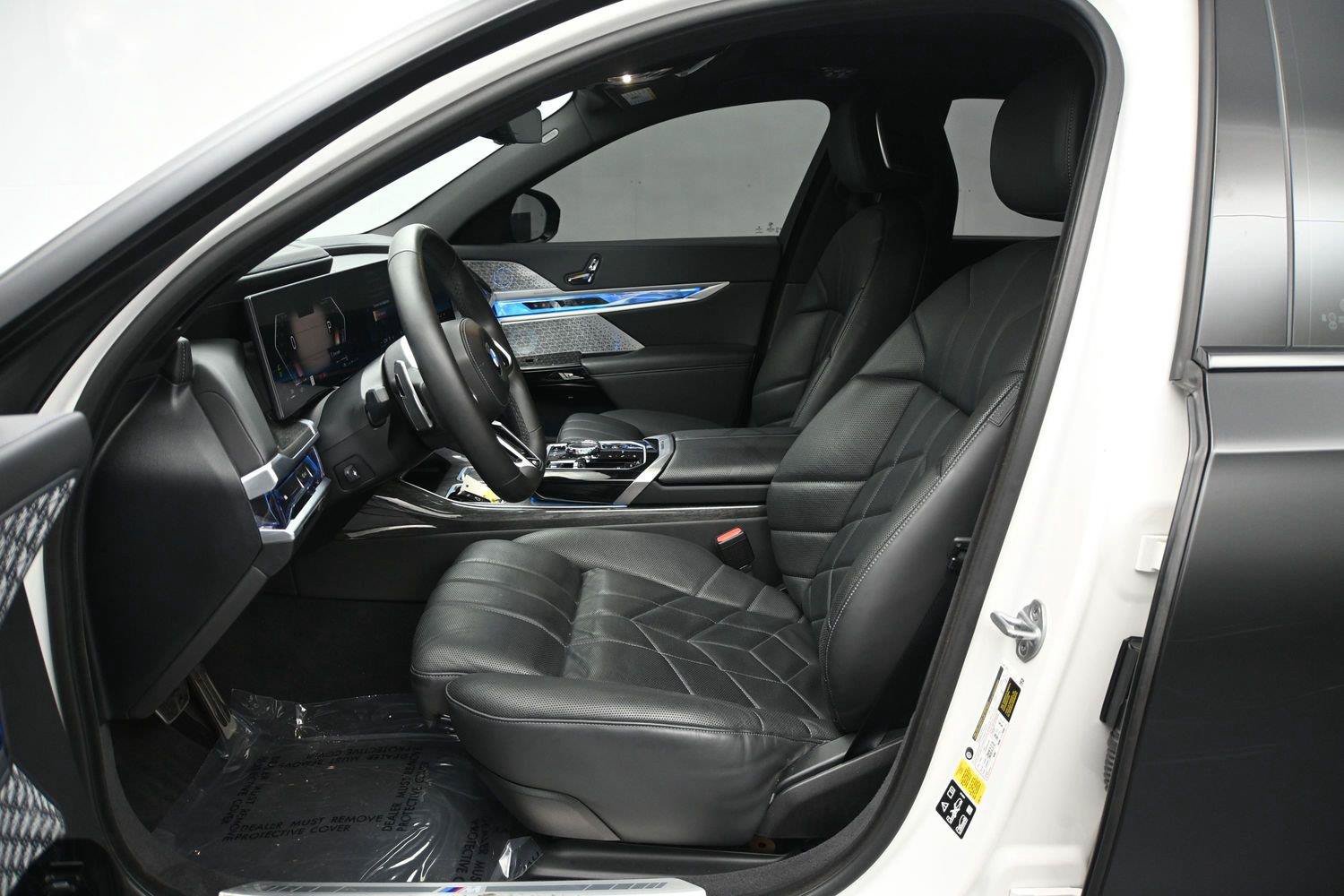 Used 2023 BMW 760i xDrive w/ Executive Package AWD/4WD image 7