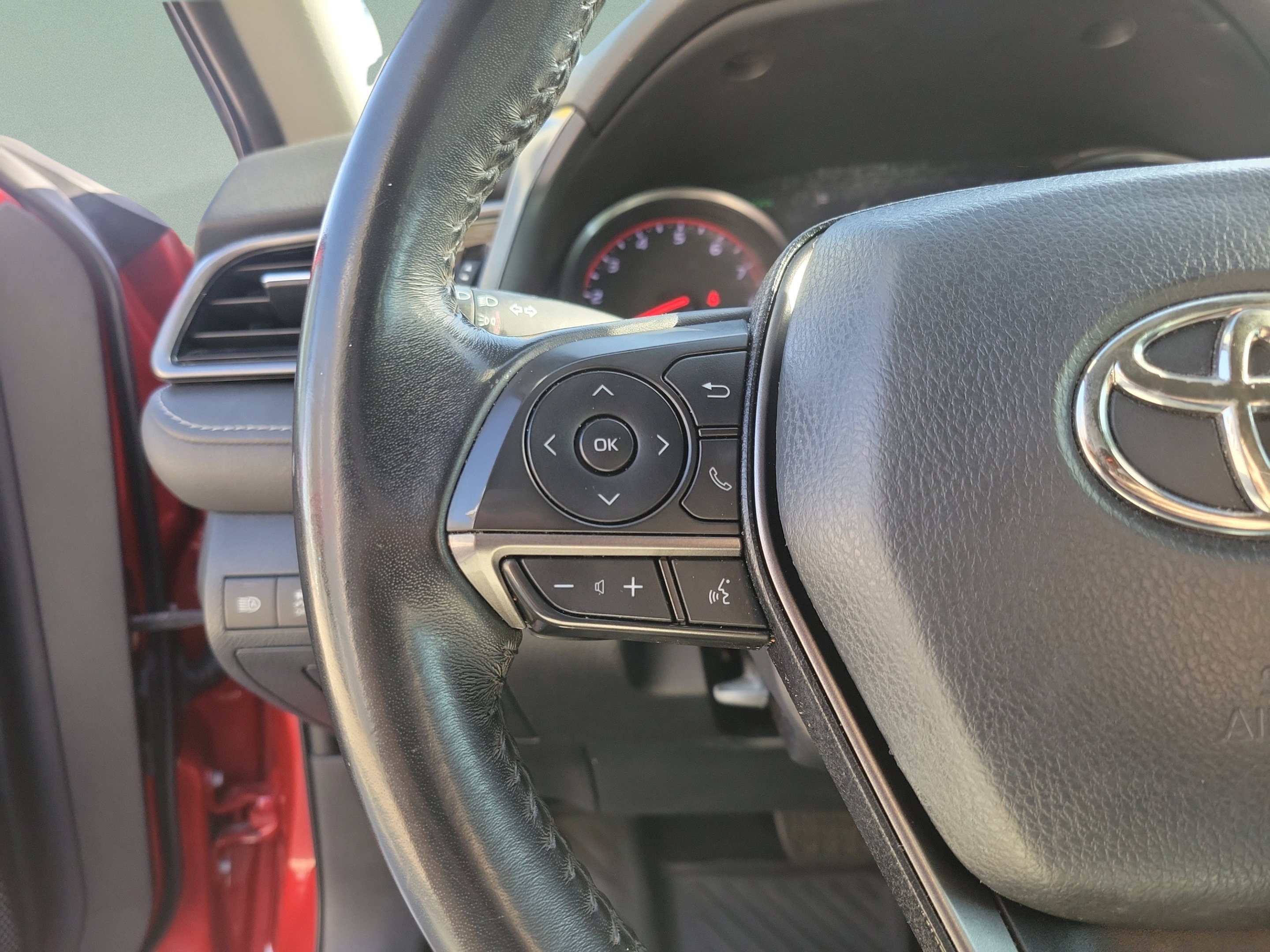 Used 2021 Toyota Camry XSE FWD image 9