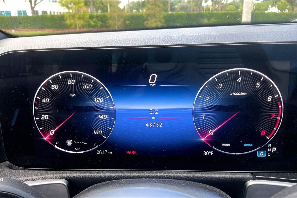 Used 2025 Mercedes-Benz GLB 250 image 7
