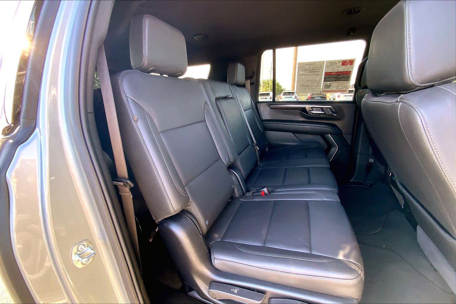 Used 2025 Chevrolet Suburban Z71 AWD/4WD image 19