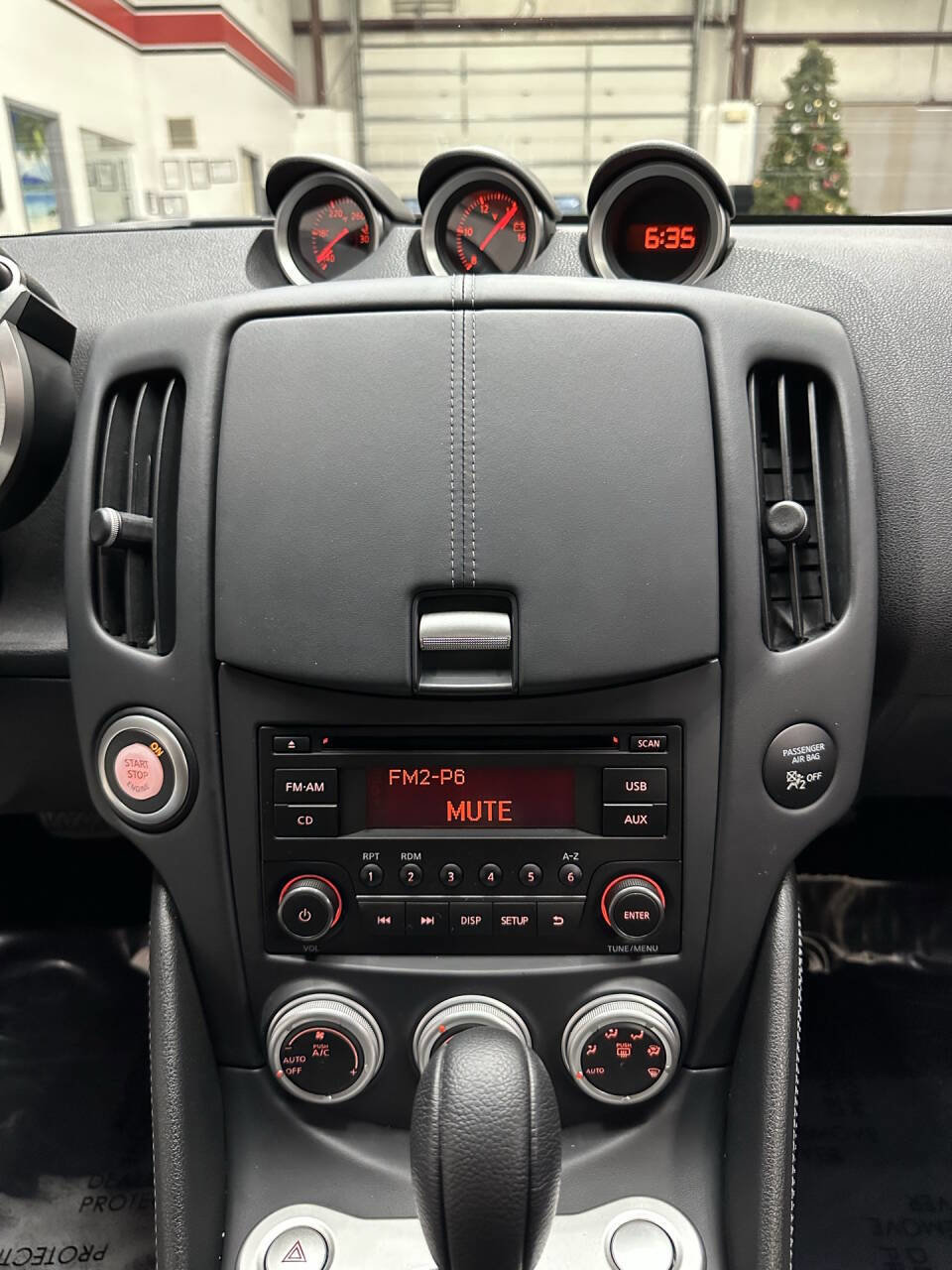 Used 2016 Nissan 370Z Coupe image 23