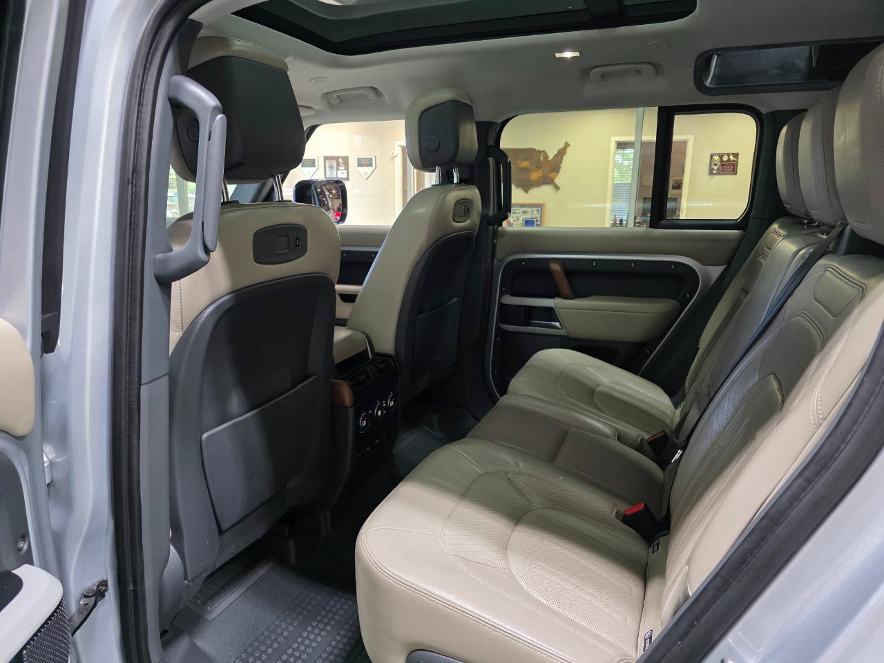 Used 2020 Land Rover Defender 110 HSE AWD/4WD image 19
