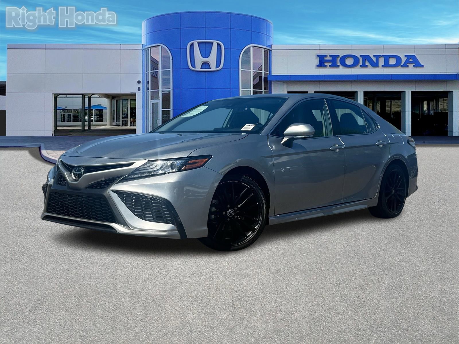 Used 2023 Toyota Camry XSE image 2