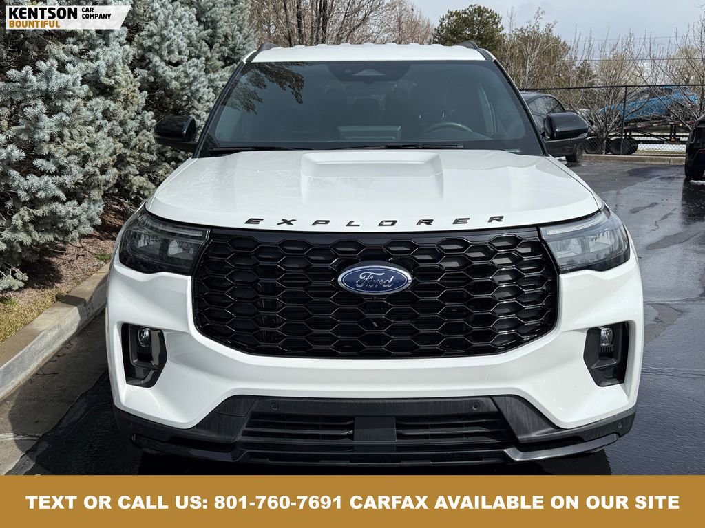 Used 2025 Ford Explorer ST-Line w/ ST-Line Street Pack image 2