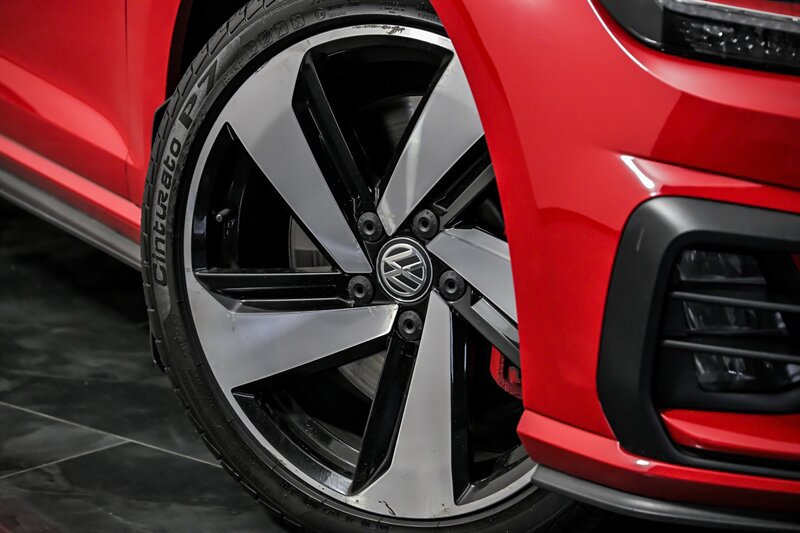 Used 2020 Volkswagen GTI SE FWD image 4