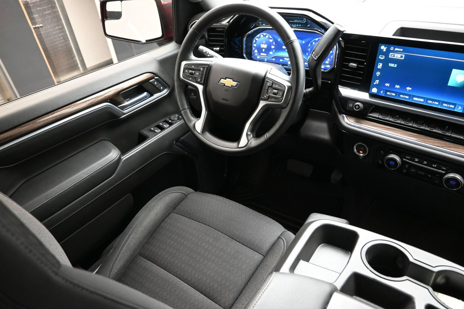 Used 2023 Chevrolet Silverado 1500 LT RWD image 24