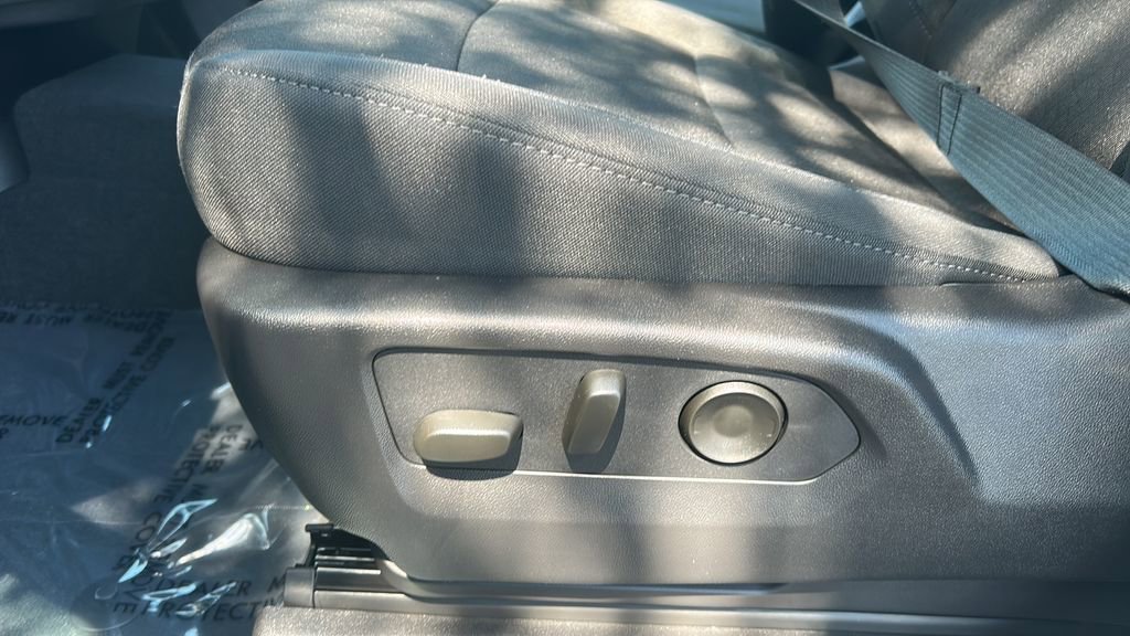 New 2026 GMC Sierra 1500 SLE image 14