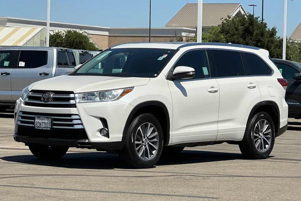 Certified 2018 Toyota Highlander XLE w/ Carpet Mat Package (TMS) FWD image 10