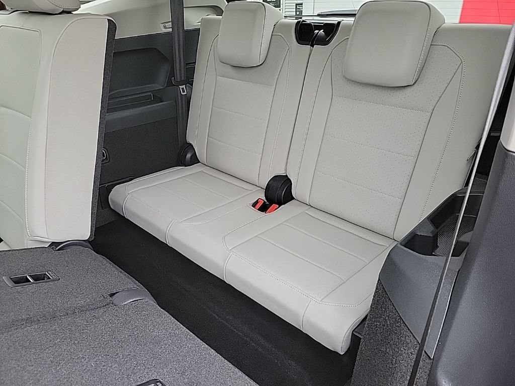 Used 2019 Volkswagen Tiguan SE w/ 3rd Row Seat Package AWD/4WD image 14