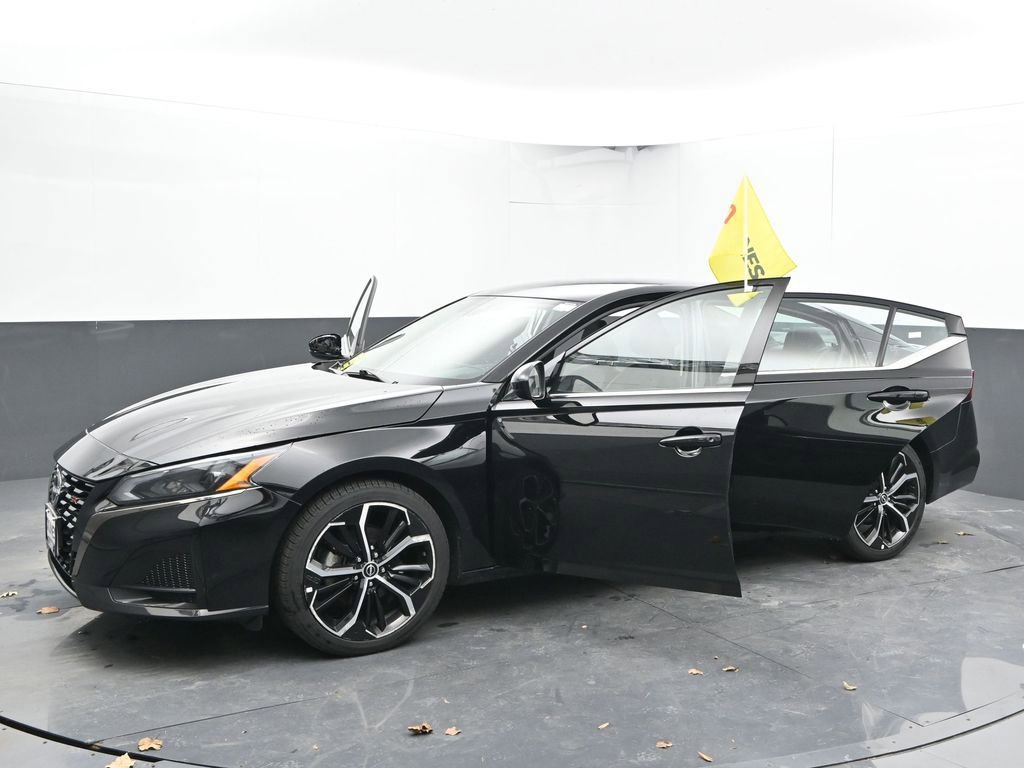 Used 2024 Nissan Altima 2.5 SR FWD image 55