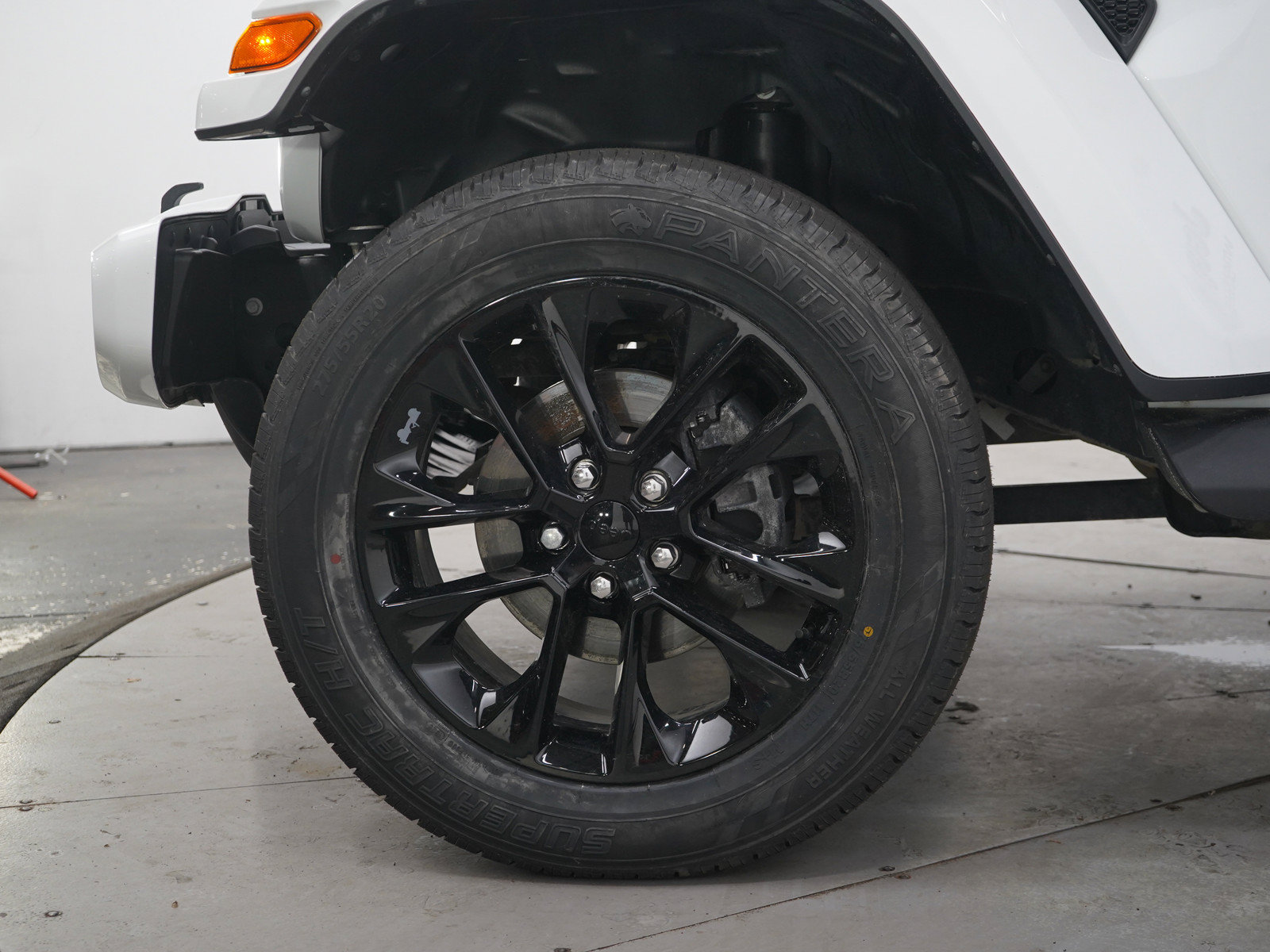 Used 2022 Jeep Wrangler Unlimited Sahara AWD/4WD image 28