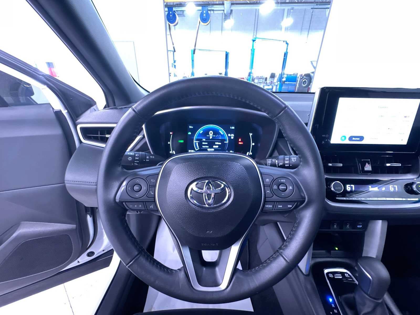Used 2025 Toyota Corolla Cross AWD Hybrid w/ Convenience Package image 15