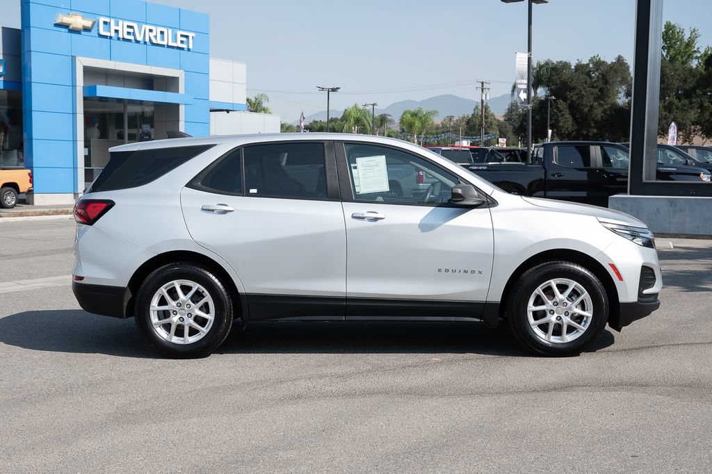 Used 2022 Chevrolet Equinox LS AWD/4WD image 3