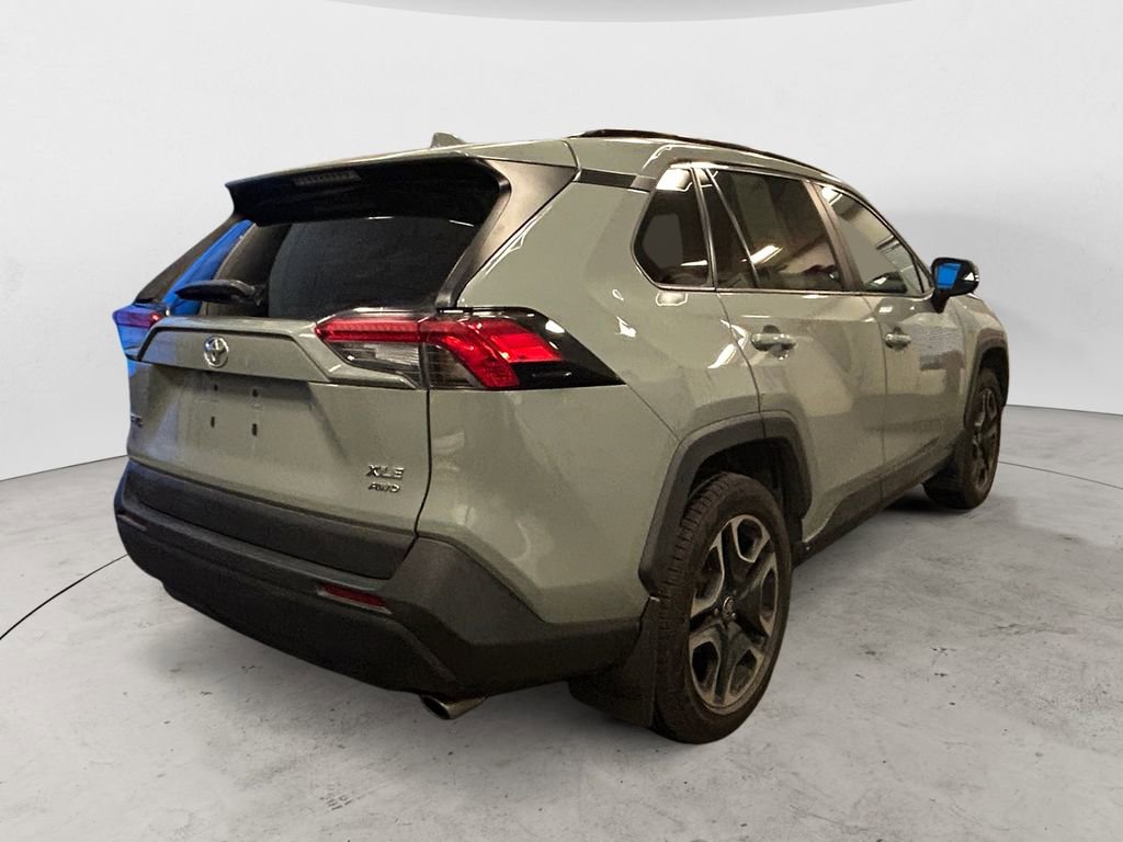 Used 2022 Toyota RAV4 XLE Premium AWD/4WD image 5