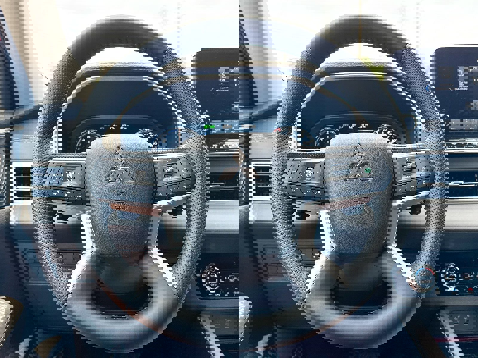 New 2025 Mitsubishi Outlander SEL image 48