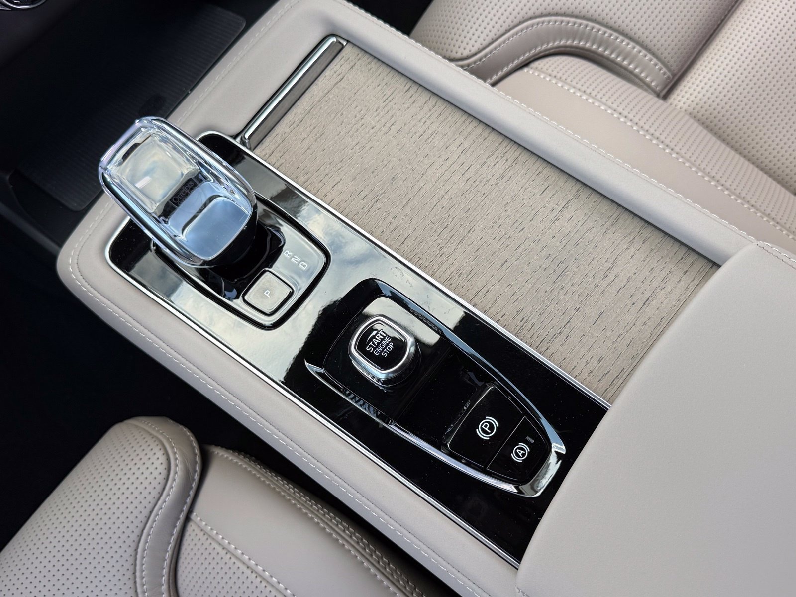 New 2027 Volvo XC90 B6 Ultra AWD/4WD image 32