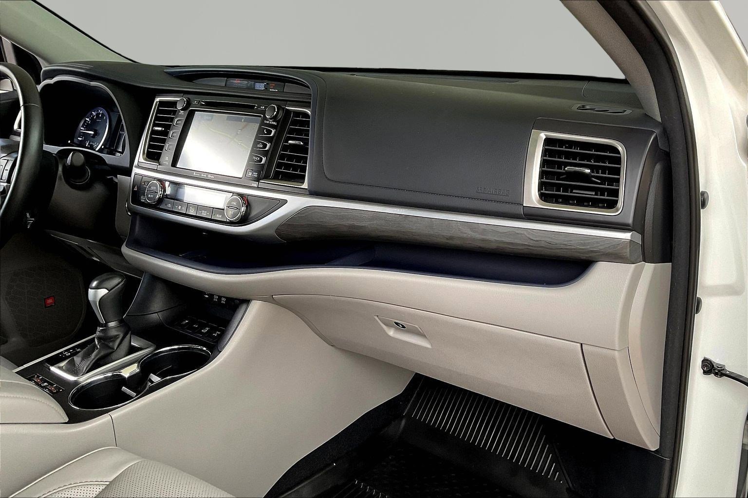 Used 2017 Toyota Highlander Limited image 28
