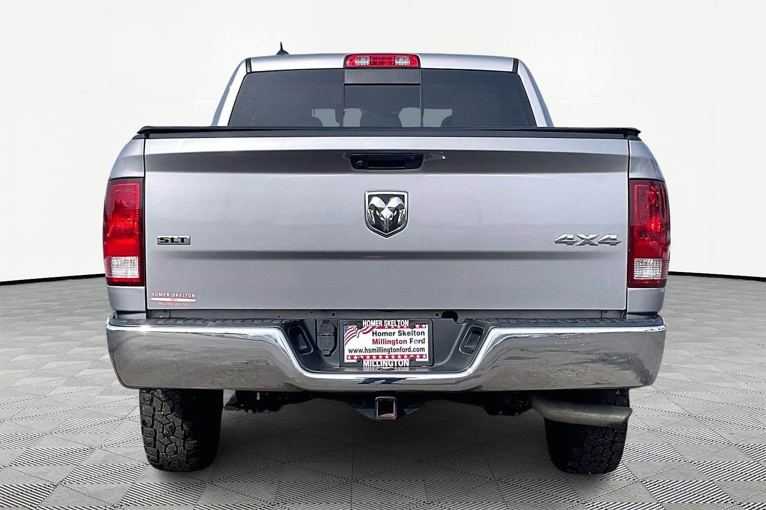 Used 2019 RAM 1500 Classic SLT w/ Luxury Group image 4