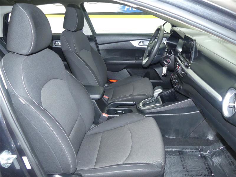 Used 2023 Kia Forte LXS image 8