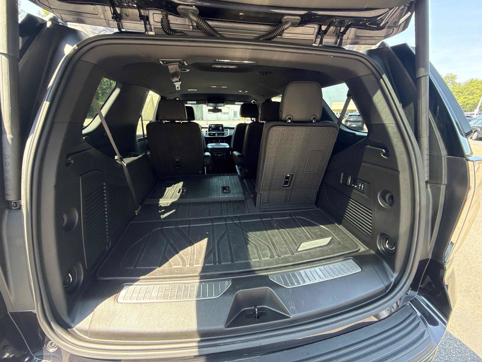 Used 2022 Chevrolet Tahoe RST w/ Luxury Package AWD/4WD image 31