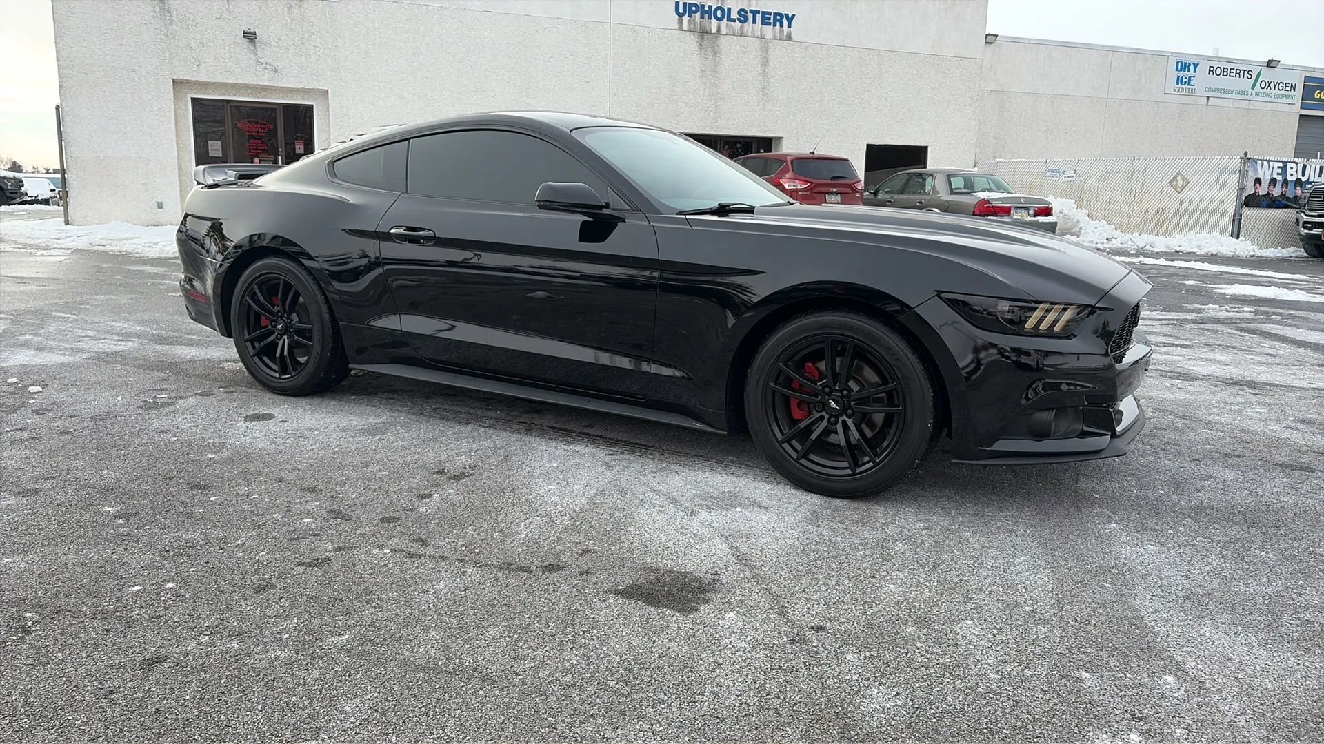 Used 2017 Ford Mustang Coupe image 4