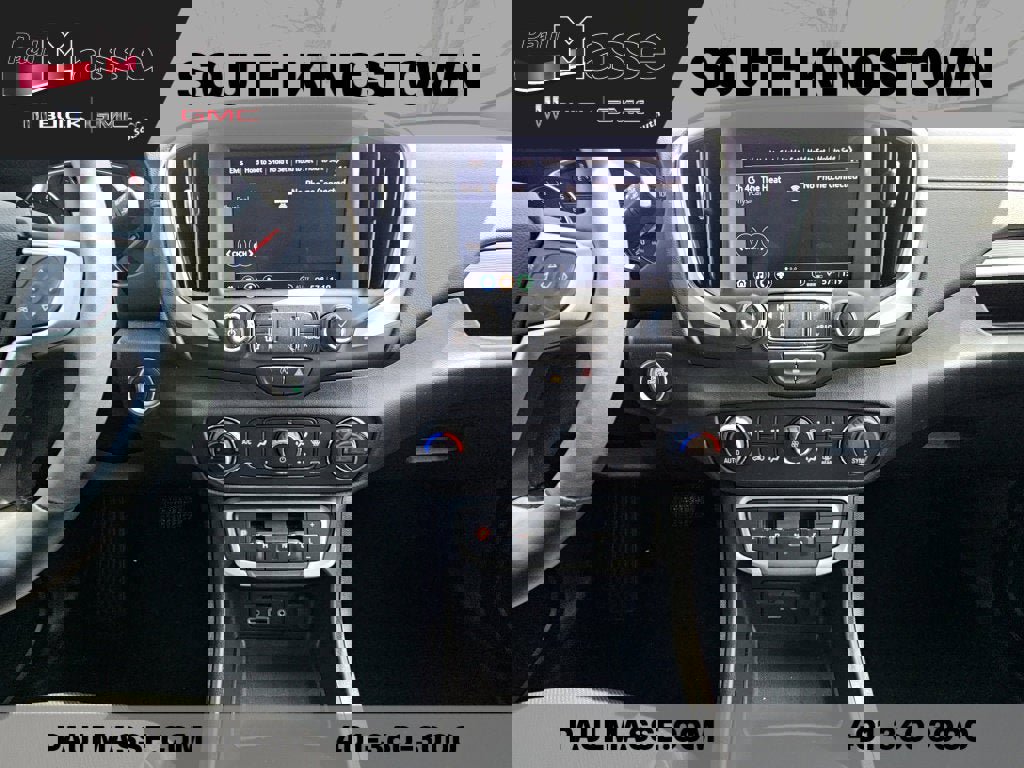 Used 2024 GMC Terrain SLT image 15