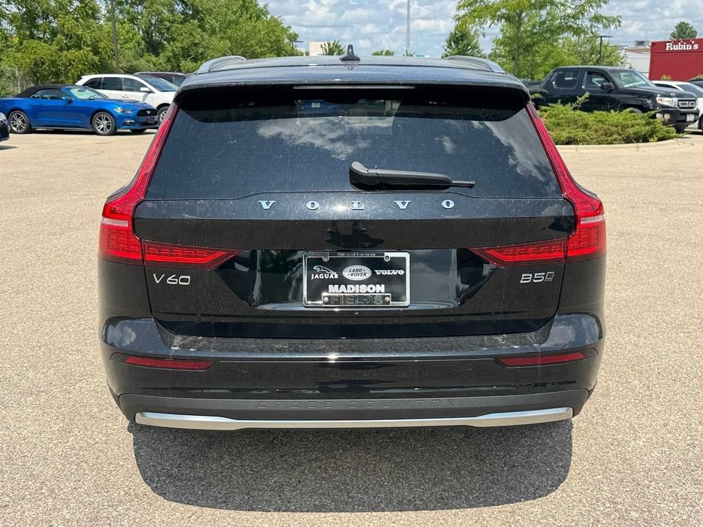 New 2026 Volvo V60 B5 Cross Country Ultra w/ Climate Package AWD/4WD image 3