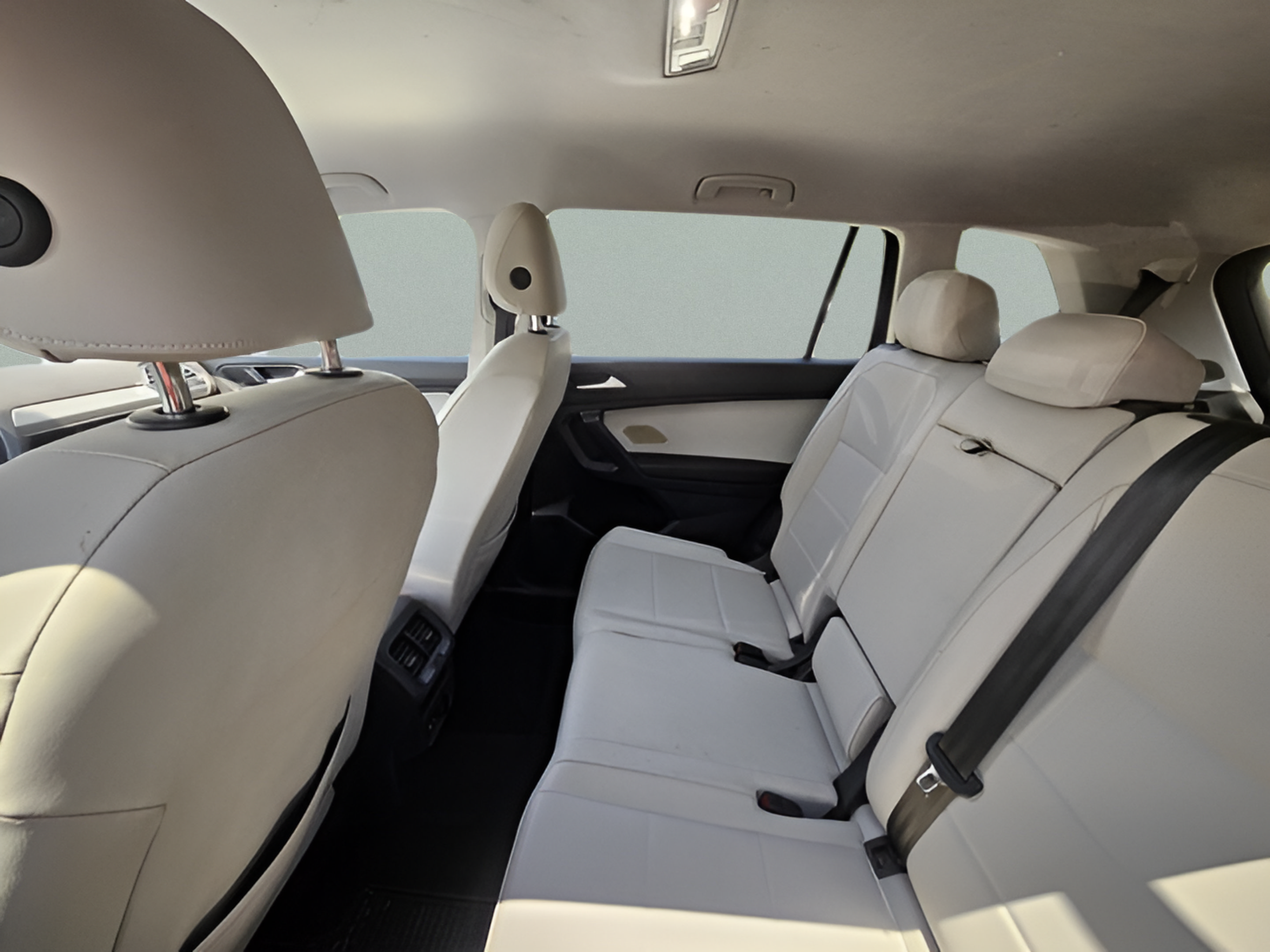 Used 2021 Volkswagen Tiguan SE FWD image 5