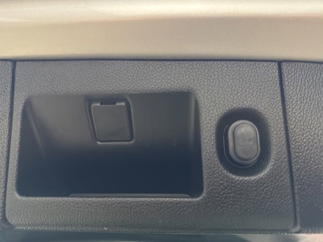 Used 2018 Chevrolet Suburban LT image 24