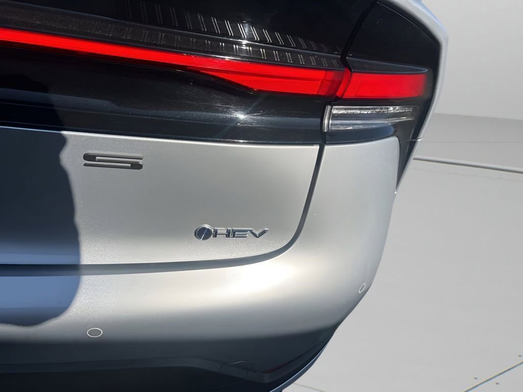 Used 2024 Toyota Prius LE image 14
