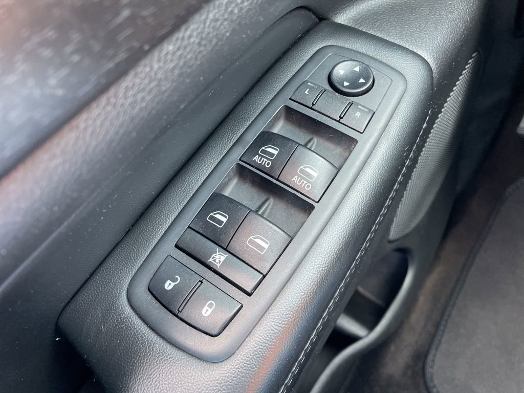 Used 2018 Jeep Grand Cherokee Laredo AWD/4WD image 23