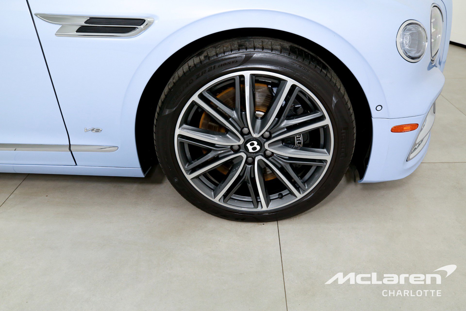 Used 2022 Bentley Flying Spur V8 image 33