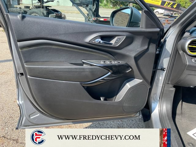 Used 2025 Chevrolet Trax LT FWD image 11