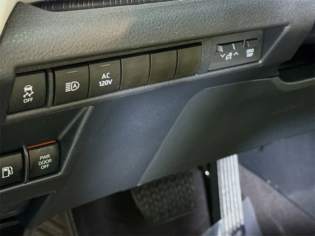 Certified 2023 Toyota Sienna XLE image 22