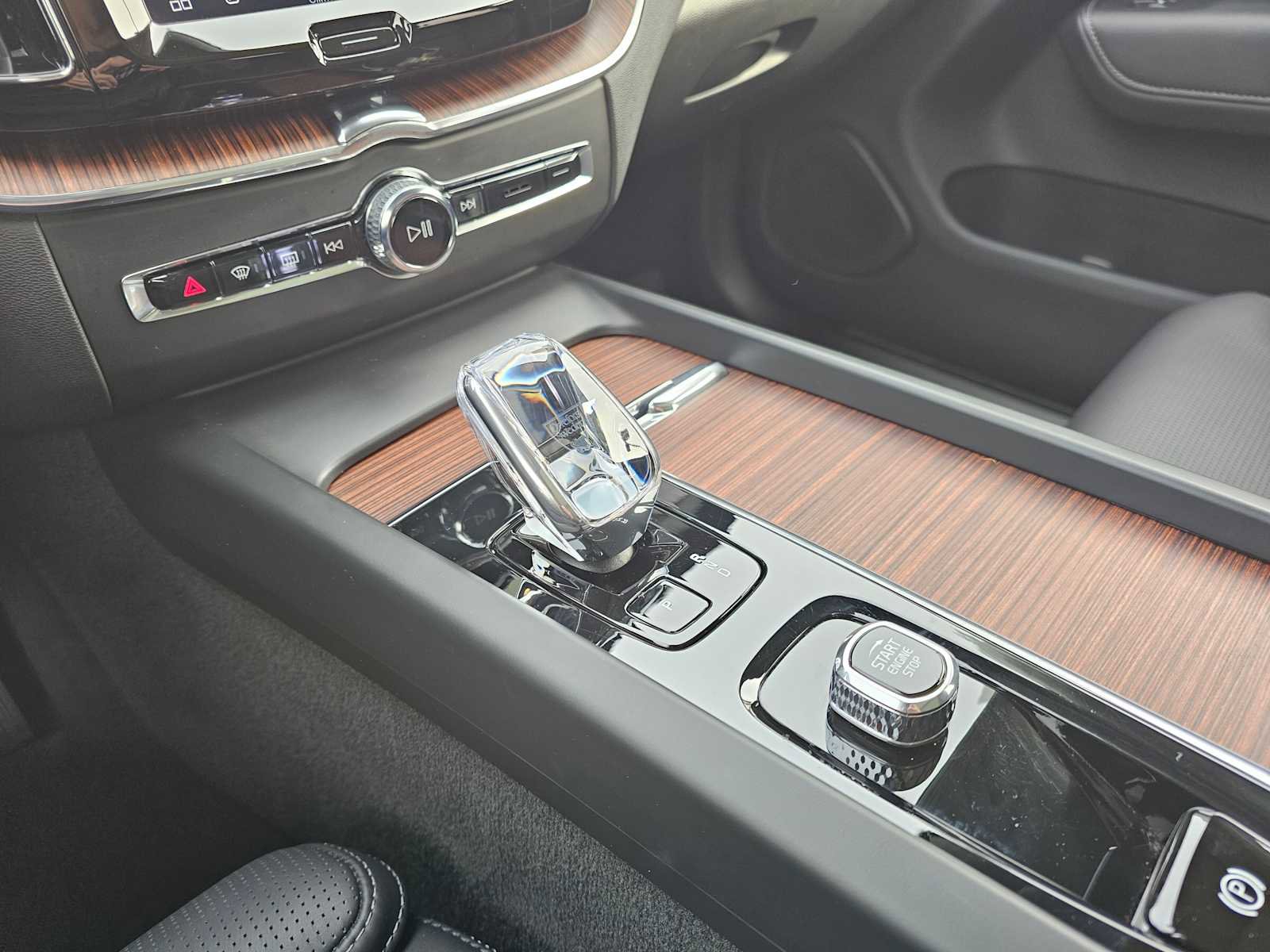 Certified 2023 Volvo XC60 T8 Ultimate image 31