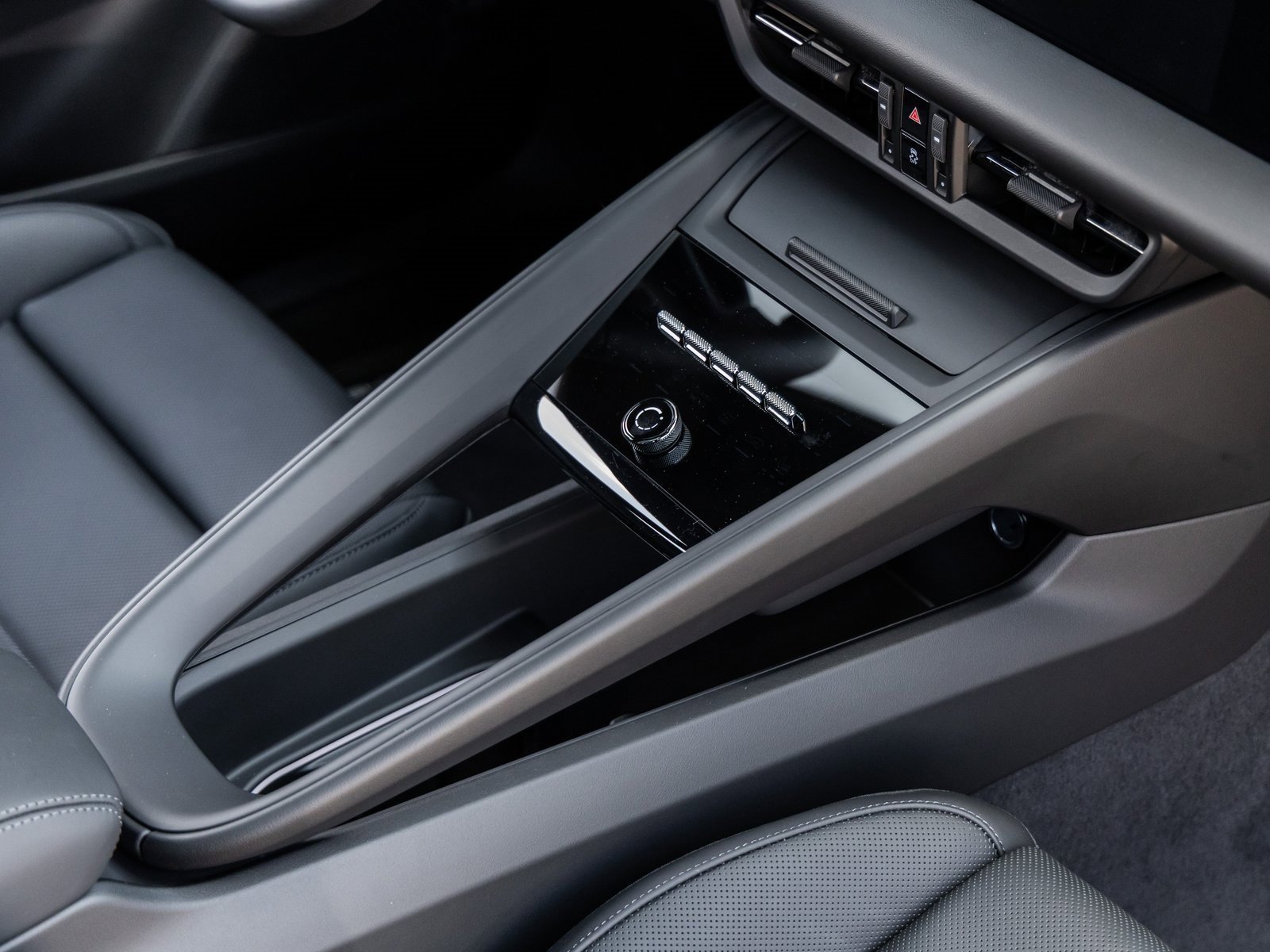 Used 2025 Porsche Macan 4S Electric image 32