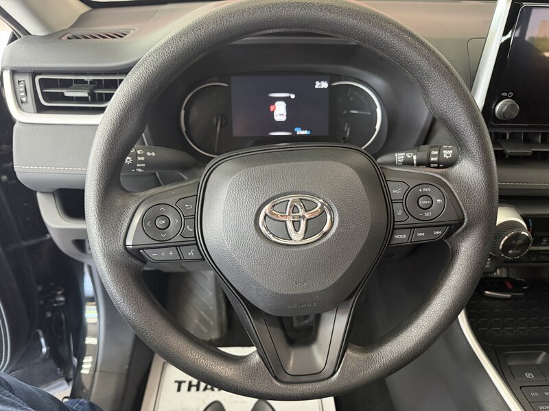 Used 2025 Toyota RAV4 XLE AWD/4WD image 46