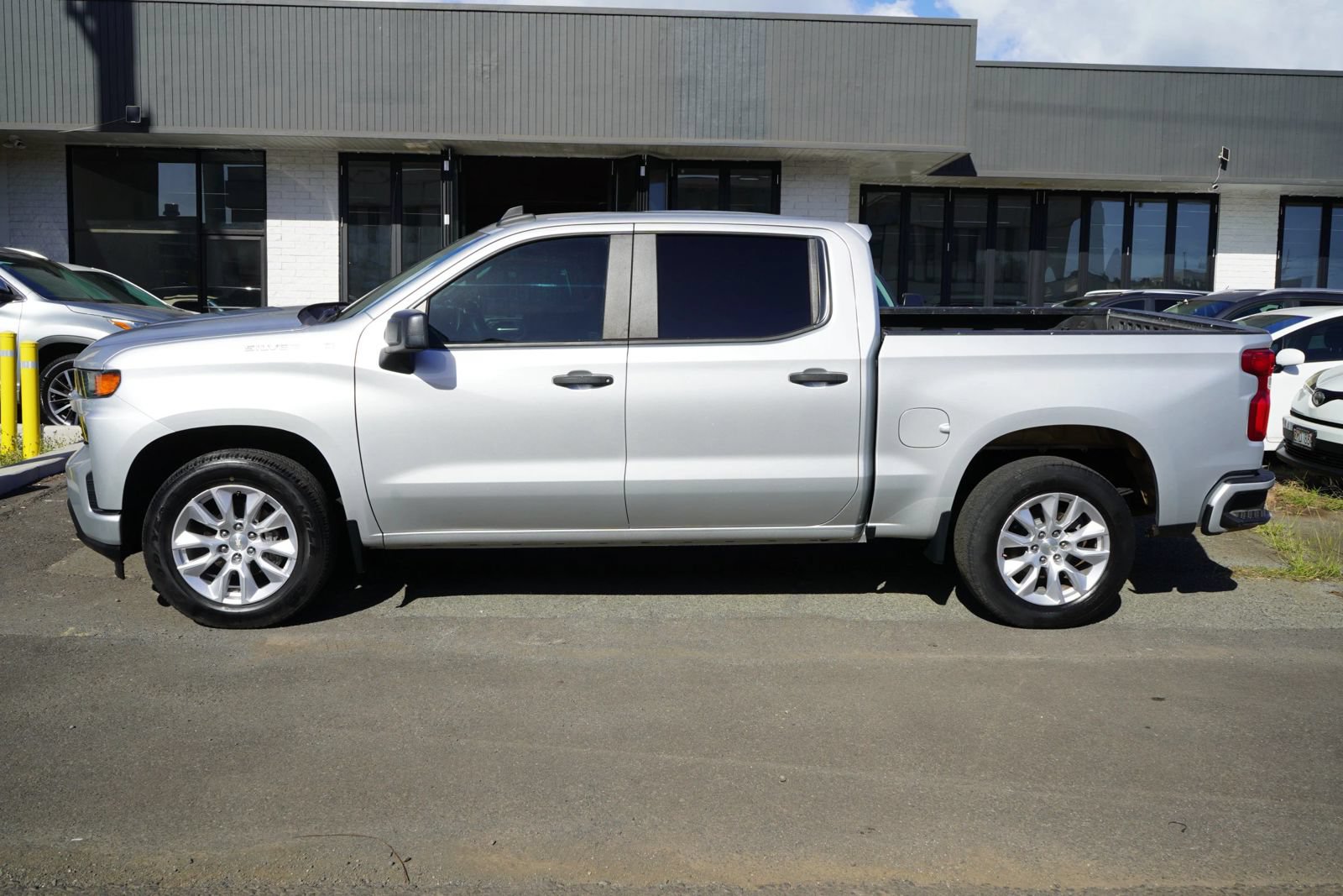 Used 2022 Chevrolet Silverado 1500 Custom RWD image 2