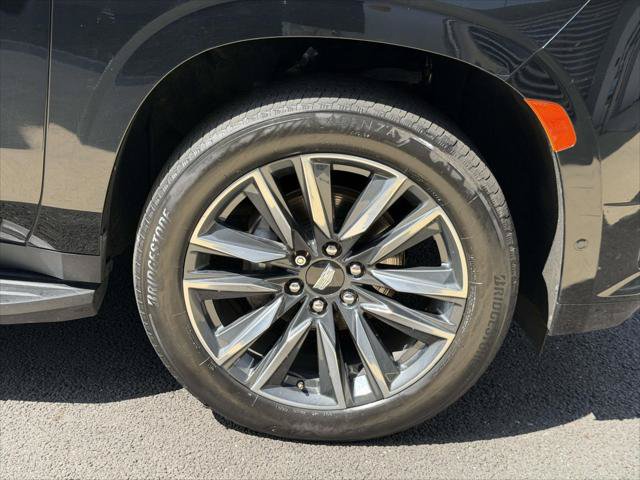 Used 2023 Cadillac Escalade ESV Sport AWD/4WD image 9