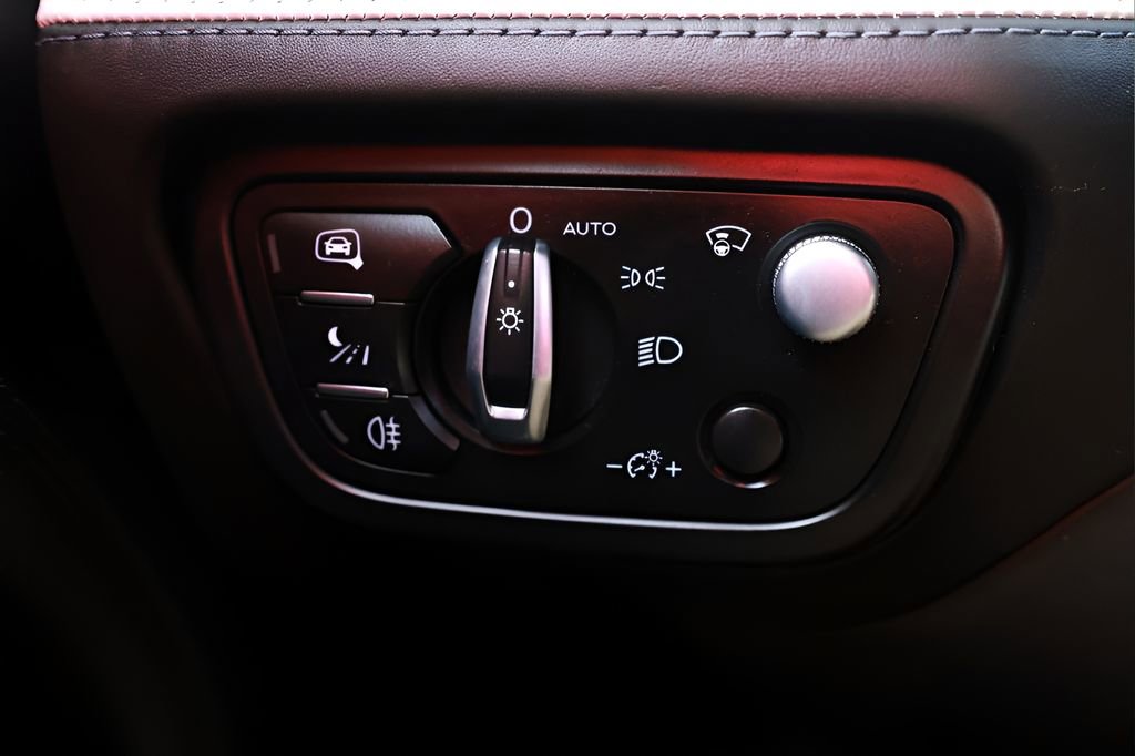 Used 2020 Bentley Bentayga Design Series image 28