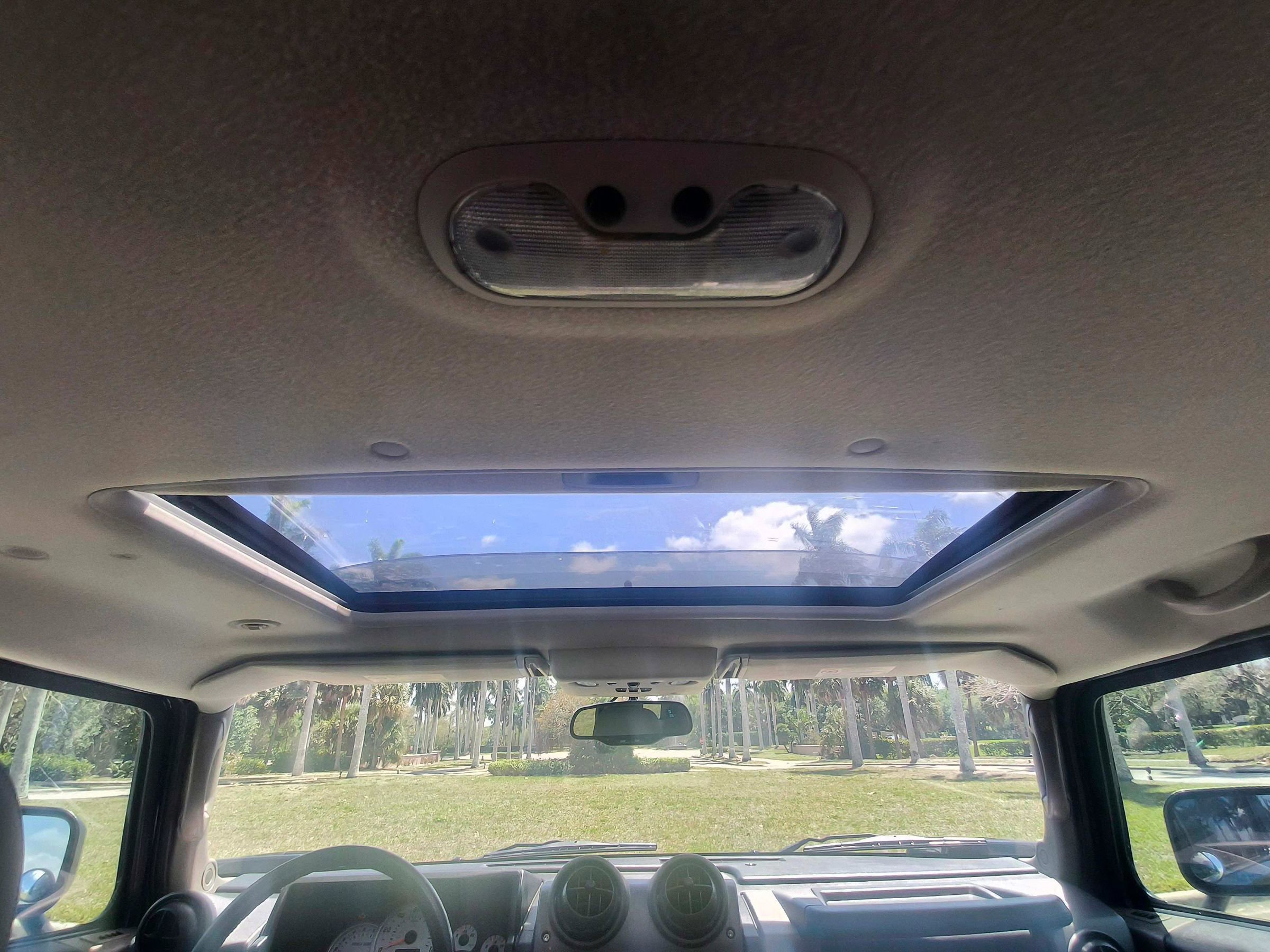 Used 2003 HUMMER H2 w/ Preferred Equipment Group image 26