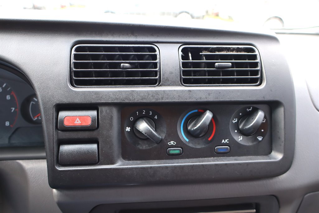 Used 2000 Nissan Frontier XE RWD image 26