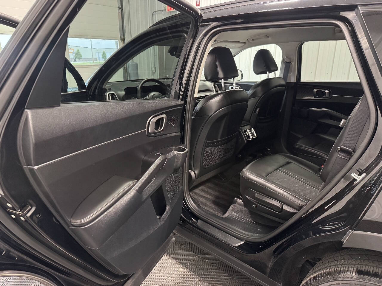Used 2025 Kia Sorento EX AWD/4WD image 10