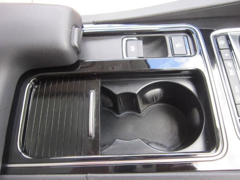 Used 2019 Jaguar F-PACE Premium image 30