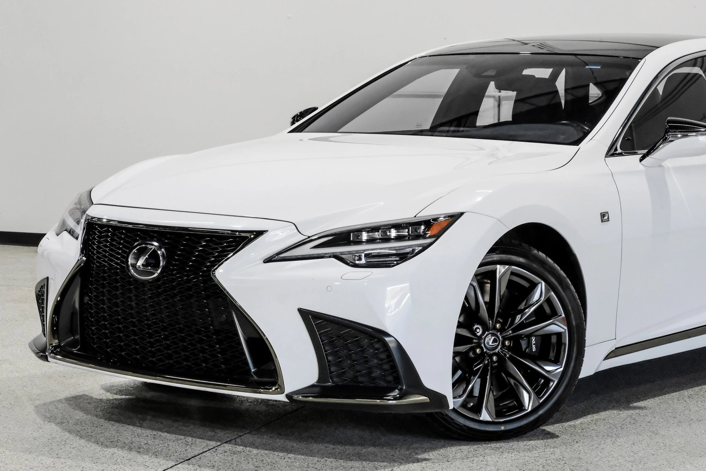 Used 2021 Lexus LS 500 F Sport w/ Accessory Package (Z2) image 9
