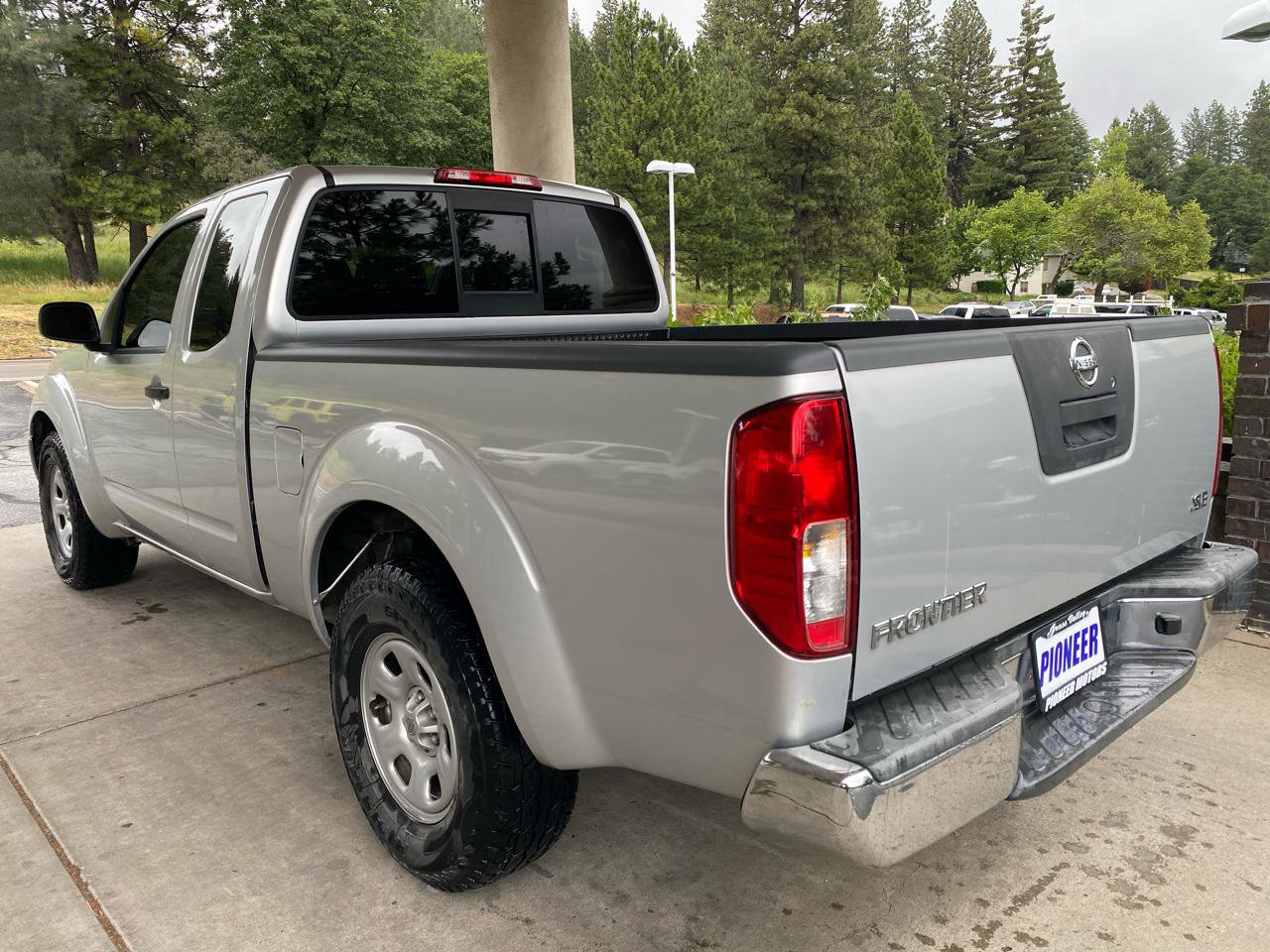 Used 2009 Nissan Frontier SE w/ Power Pkg RWD image 3