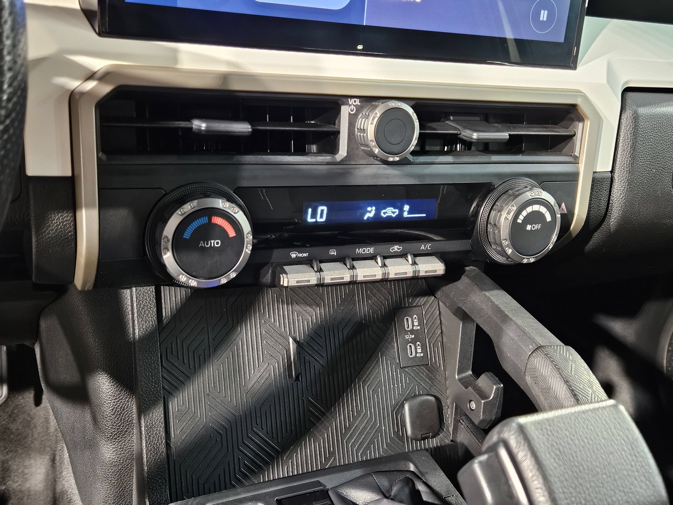 Used 2024 Toyota Tacoma TRD Off-Road AWD/4WD image 31