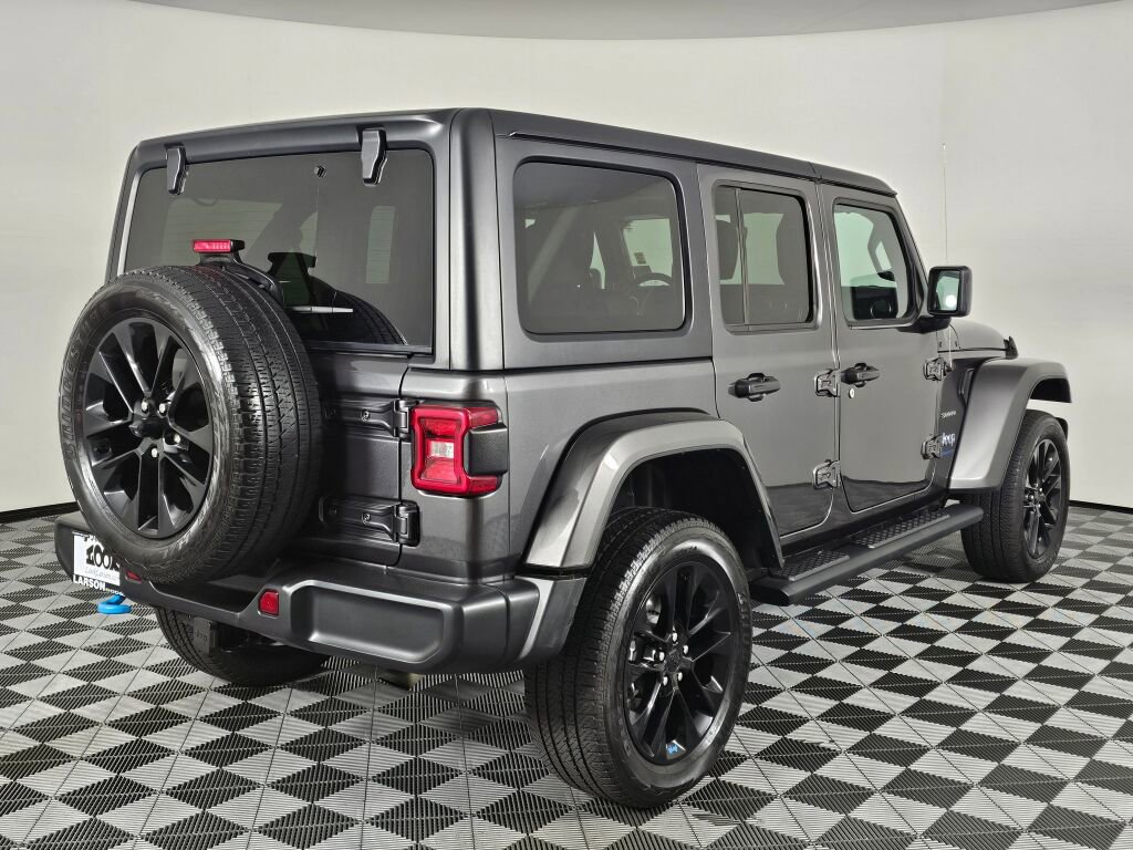 Used 2023 Jeep Wrangler Unlimited Sahara w/ Cold Weather Group AWD/4WD image 3